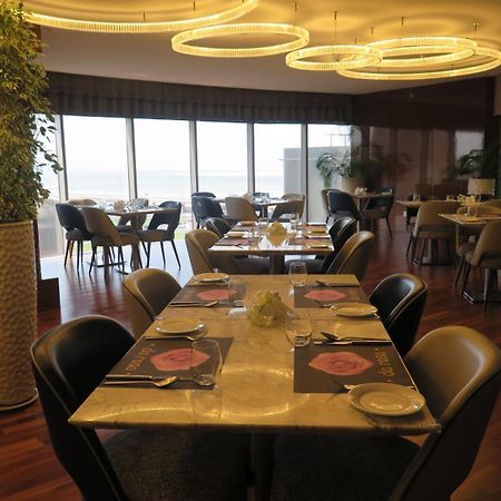 Fraser Suites Diplomatic Area Bahrain Manama Exterior foto The restaurant