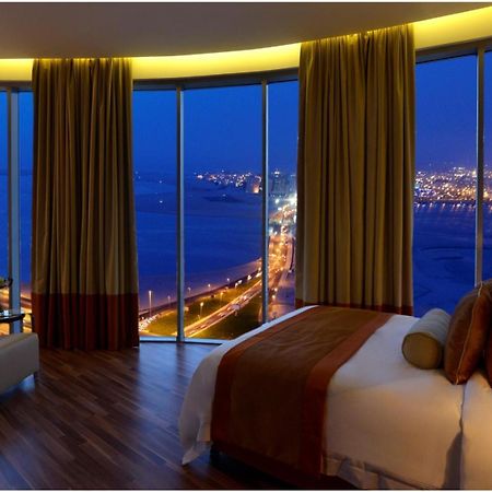 Fraser Suites Diplomatic Area Bahrain Manama Exterior foto A bedroom at the hotel