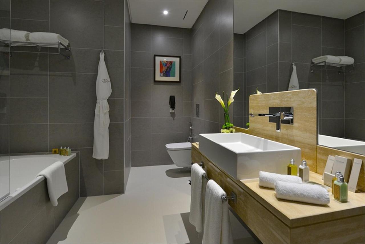 Fraser Suites Diplomatic Area Bahrain Manama Exterior foto Bathroom