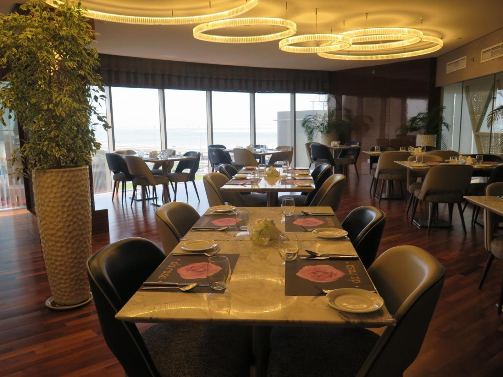 Fraser Suites Diplomatic Area Bahrain Manama Exterior foto The restaurant