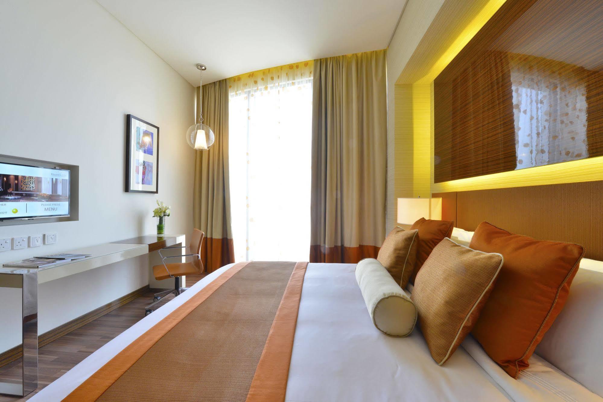Fraser Suites Diplomatic Area Bahrain Manama Exterior foto A room at the hotel